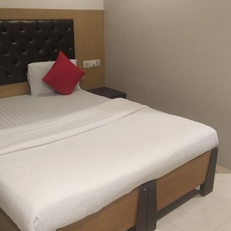 Hotel Palm Star Belapurpada Zewnętrze zdjęcie