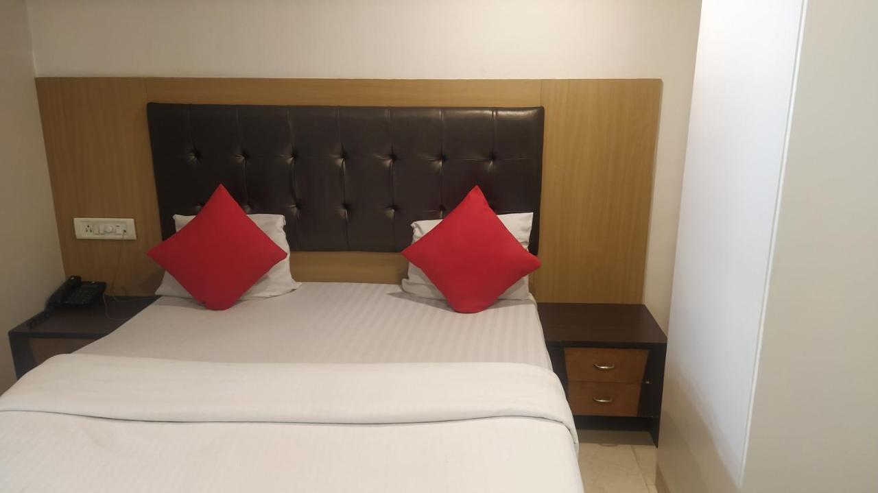 Hotel Palm Star Belapurpada Zewnętrze zdjęcie