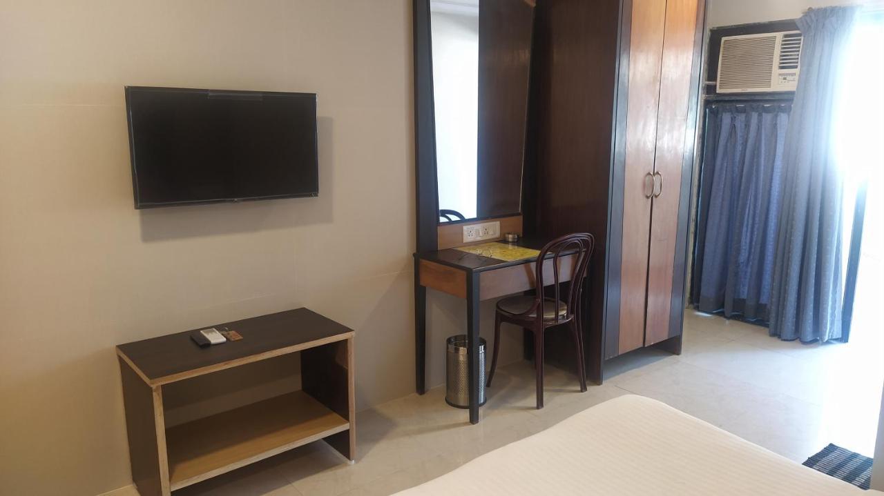 Hotel Palm Star Belapurpada Zewnętrze zdjęcie