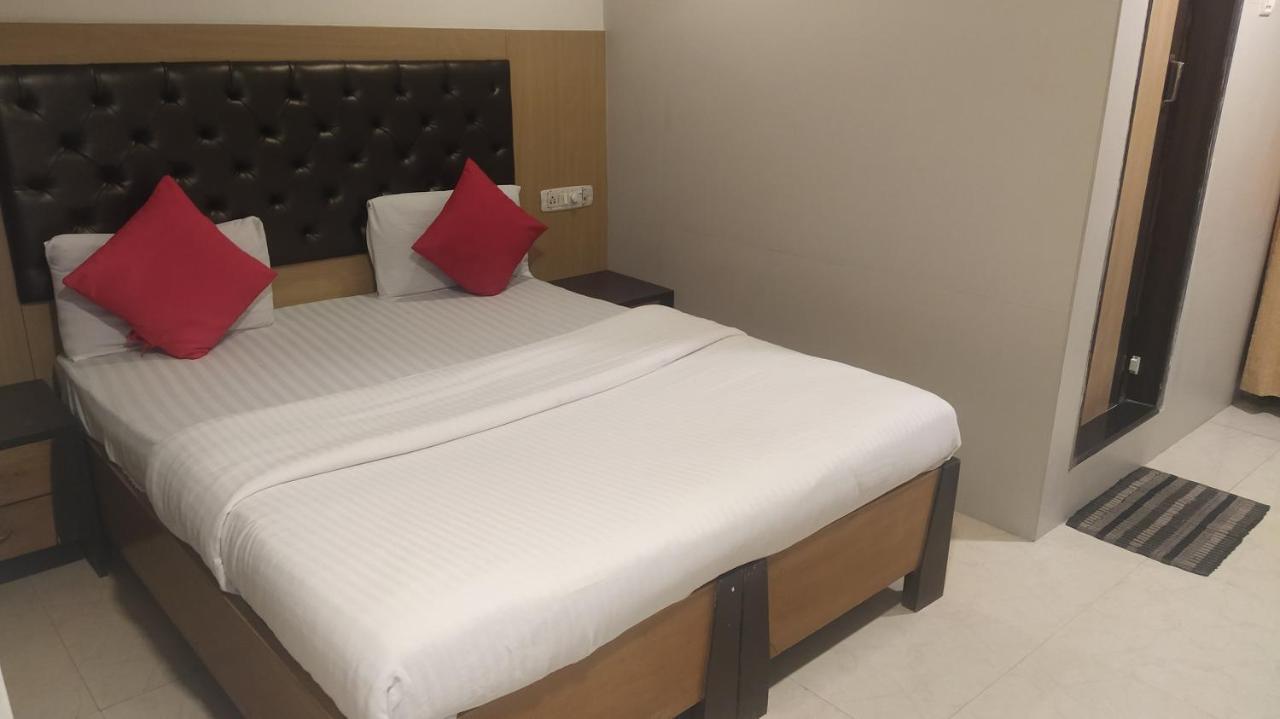 Hotel Palm Star Belapurpada Zewnętrze zdjęcie