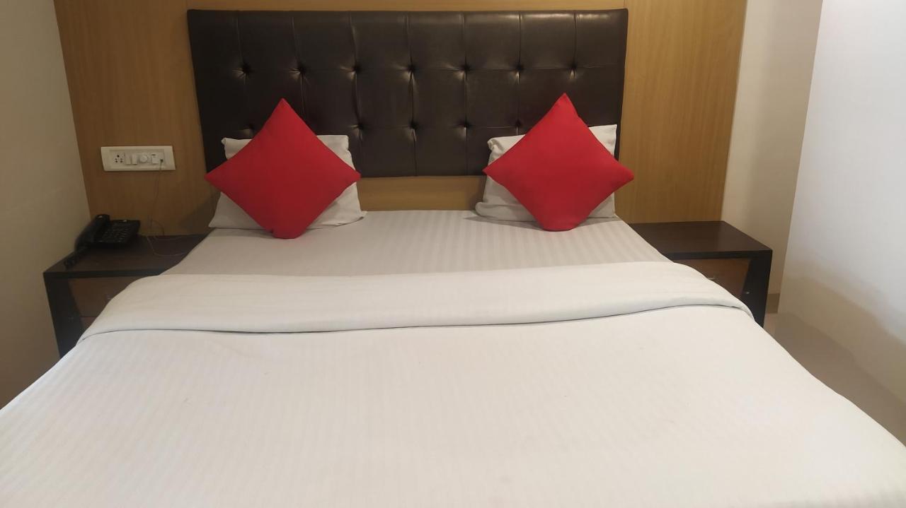 Hotel Palm Star Belapurpada Zewnętrze zdjęcie