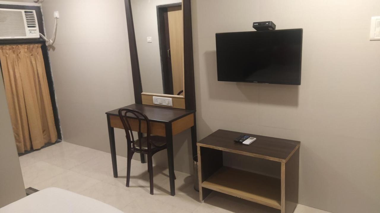 Hotel Palm Star Belapurpada Zewnętrze zdjęcie